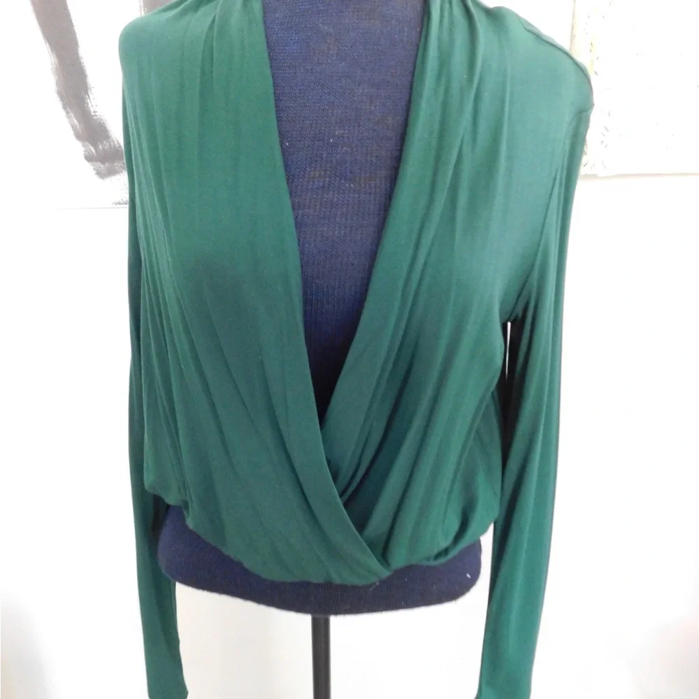 Solid Ruched Plunging Neck Tee - Picture 3 of 5